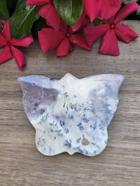 Dendritic Opal Butterfly Shaped Stone Dish - Lavender & Cream